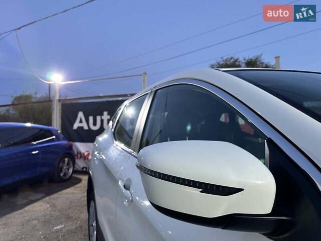 Белый Ниссан Кашкай, объемом двигателя 1.6 л и пробегом 130 тыс. км за 17790 $, фото 12 на Automoto.ua