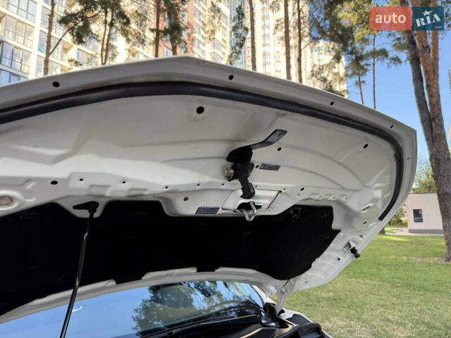 Белый Ниссан Кашкай, объемом двигателя 1.6 л и пробегом 107 тыс. км за 19700 $, фото 28 на Automoto.ua