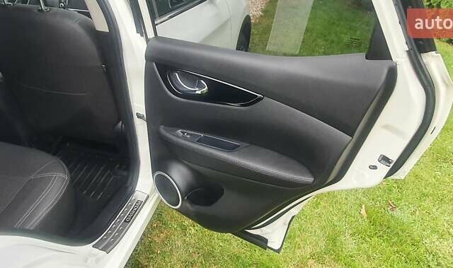 Белый Ниссан Кашкай, объемом двигателя 1.2 л и пробегом 43 тыс. км за 18800 $, фото 24 на Automoto.ua