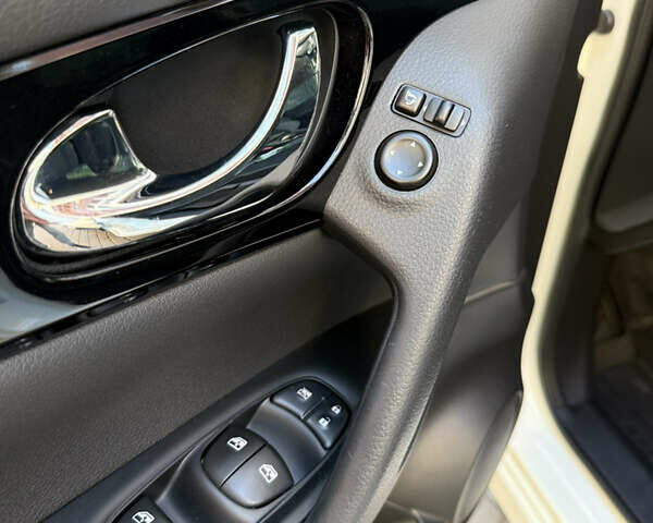 Белый Ниссан Кашкай, объемом двигателя 1.6 л и пробегом 107 тыс. км за 19700 $, фото 38 на Automoto.ua