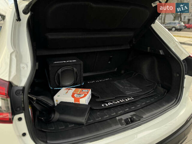 Белый Ниссан Кашкай, объемом двигателя 2 л и пробегом 126 тыс. км за 17000 $, фото 17 на Automoto.ua