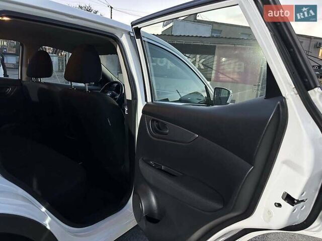 Белый Ниссан Кашкай, объемом двигателя 1.6 л и пробегом 130 тыс. км за 17790 $, фото 16 на Automoto.ua