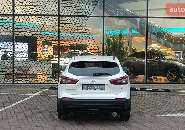 Белый Ниссан Кашкай, объемом двигателя 1.99 л и пробегом 102 тыс. км за 19280 $, фото 3 на Automoto.ua