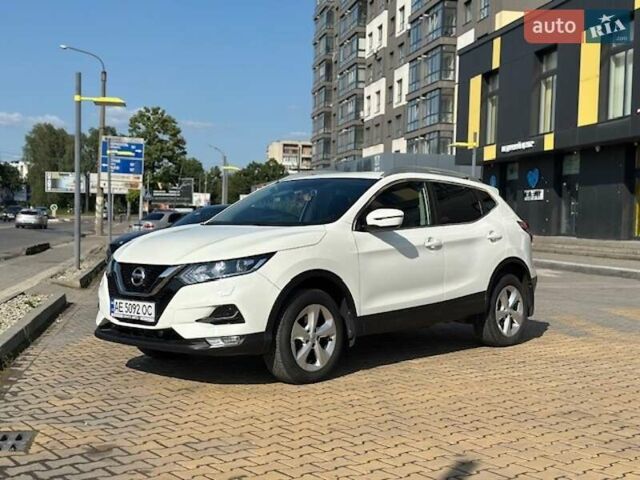 Белый Ниссан Кашкай, объемом двигателя 1.2 л и пробегом 48 тыс. км за 18000 $, фото 2 на Automoto.ua