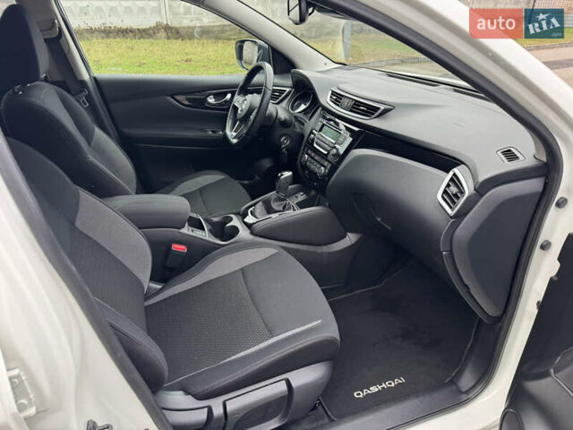 Белый Ниссан Кашкай, объемом двигателя 1.6 л и пробегом 47 тыс. км за 19999 $, фото 8 на Automoto.ua