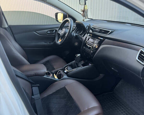 Белый Ниссан Кашкай, объемом двигателя 1.6 л и пробегом 102 тыс. км за 19600 $, фото 16 на Automoto.ua