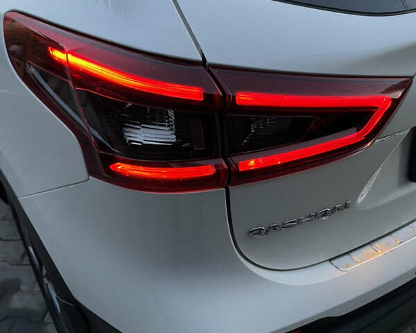 Белый Ниссан Кашкай, объемом двигателя 2 л и пробегом 64 тыс. км за 21500 $, фото 28 на Automoto.ua