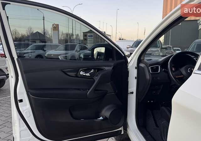 Білий Ніссан Кашкай, об'ємом двигуна 2 л та пробігом 37 тис. км за 18990 $, фото 7 на Automoto.ua