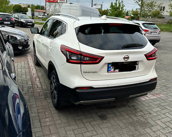 Белый Ниссан Кашкай, объемом двигателя 1.6 л и пробегом 102 тыс. км за 18000 $, фото 3 на Automoto.ua