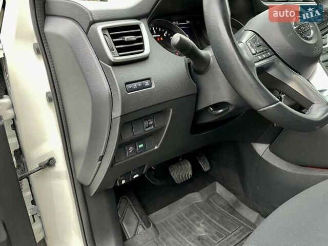 Білий Ніссан Кашкай, об'ємом двигуна 1.6 л та пробігом 75 тис. км за 19500 $, фото 12 на Automoto.ua