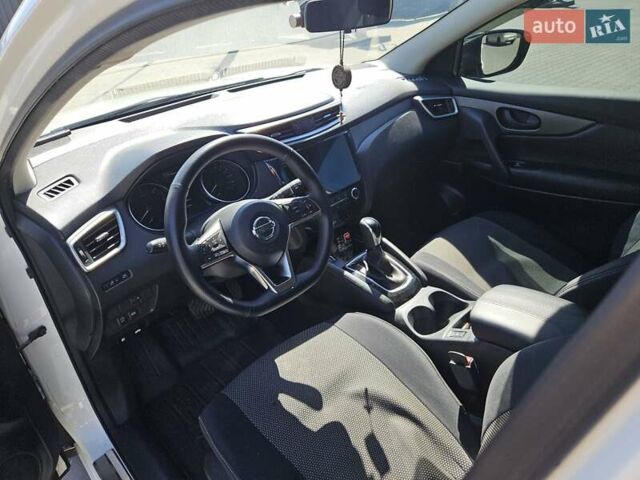 Белый Ниссан Кашкай, объемом двигателя 1.6 л и пробегом 101 тыс. км за 21000 $, фото 17 на Automoto.ua