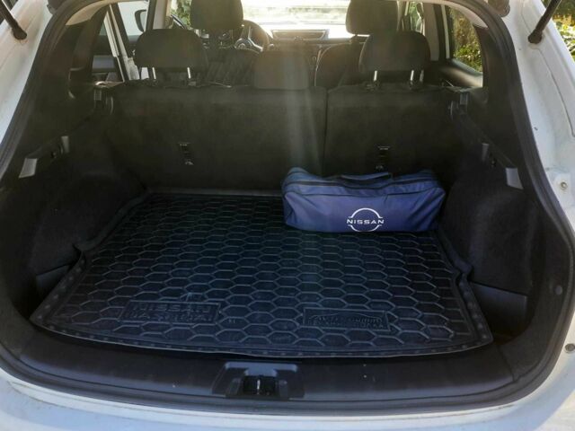 Белый Ниссан Кашкай, объемом двигателя 0 л и пробегом 111 тыс. км за 20200 $, фото 5 на Automoto.ua