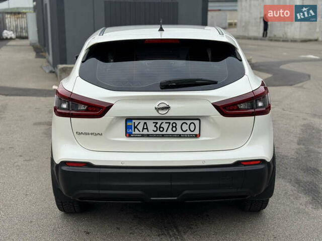 Белый Ниссан Кашкай, объемом двигателя 1.6 л и пробегом 47 тыс. км за 19999 $, фото 4 на Automoto.ua