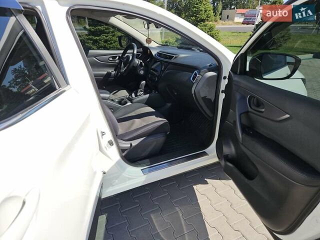 Белый Ниссан Кашкай, объемом двигателя 1.6 л и пробегом 101 тыс. км за 21000 $, фото 10 на Automoto.ua