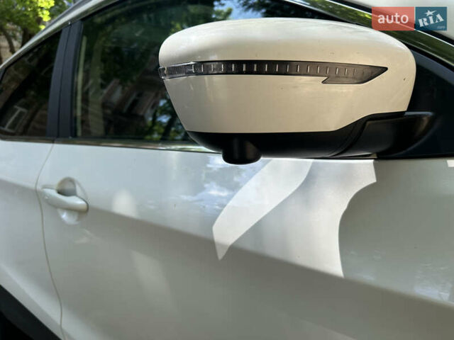 Білий Ніссан Кашкай, об'ємом двигуна 1.6 л та пробігом 140 тис. км за 21500 $, фото 3 на Automoto.ua