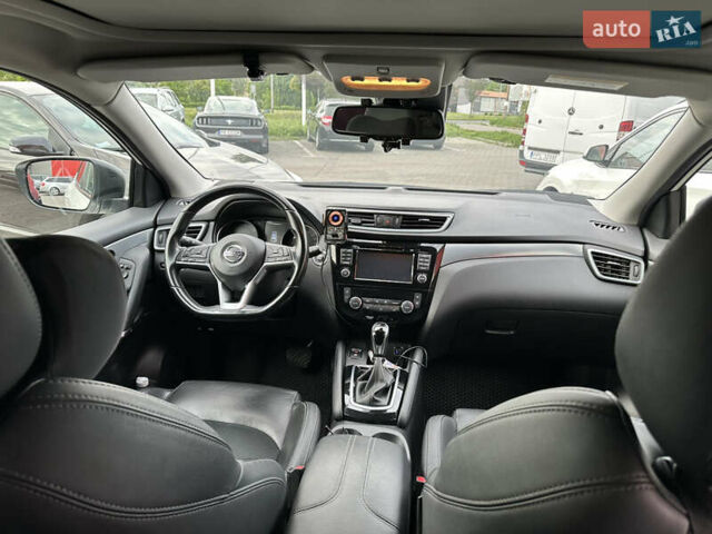 Белый Ниссан Кашкай, объемом двигателя 1.6 л и пробегом 102 тыс. км за 18000 $, фото 6 на Automoto.ua