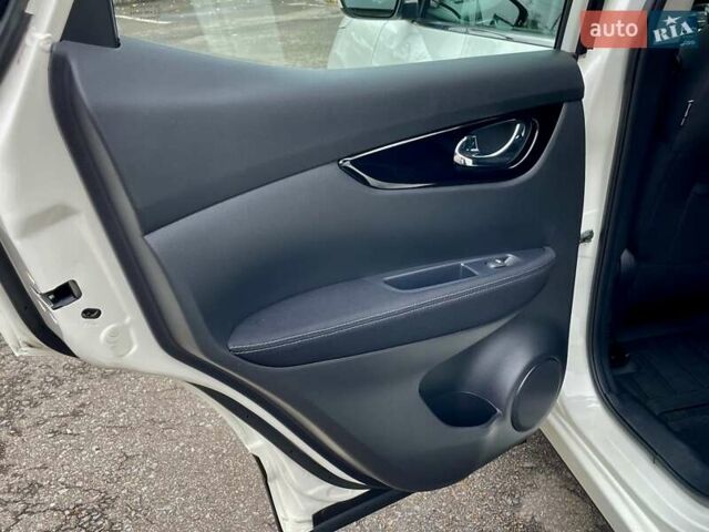 Білий Ніссан Кашкай, об'ємом двигуна 1.6 л та пробігом 75 тис. км за 19500 $, фото 24 на Automoto.ua