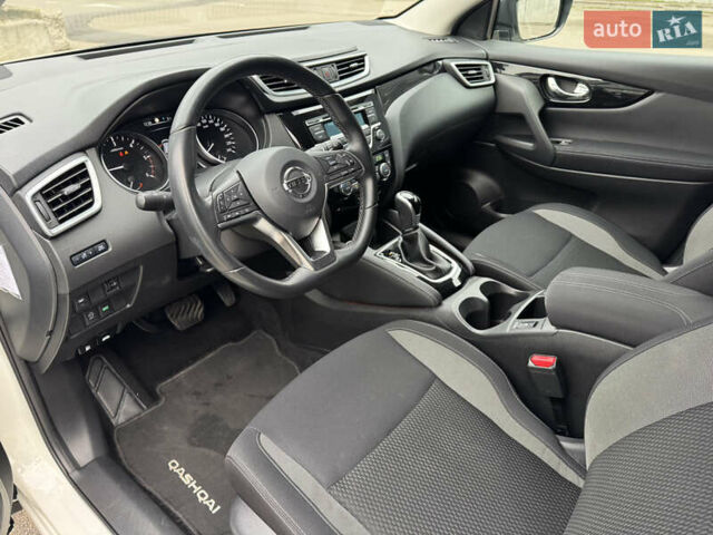 Белый Ниссан Кашкай, объемом двигателя 1.6 л и пробегом 47 тыс. км за 19999 $, фото 17 на Automoto.ua