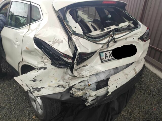 Белый Ниссан Кашкай, объемом двигателя 2 л и пробегом 47 тыс. км за 9000 $, фото 9 на Automoto.ua