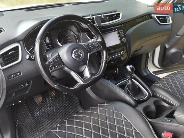 Белый Ниссан Кашкай, объемом двигателя 1.6 л и пробегом 169 тыс. км за 19900 $, фото 14 на Automoto.ua