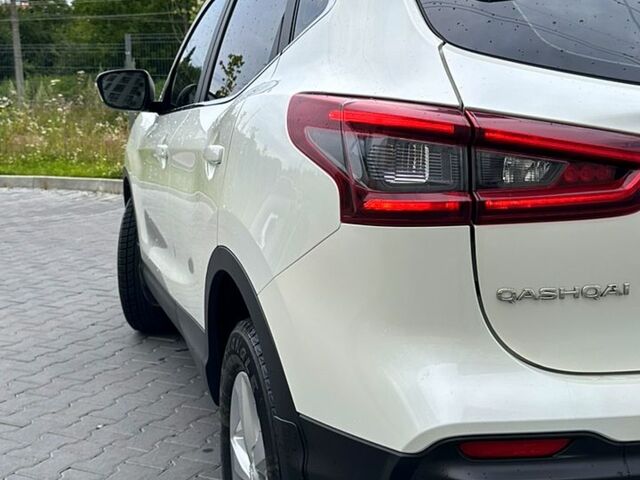 Белый Ниссан Кашкай, объемом двигателя 1.6 л и пробегом 111 тыс. км за 19999 $, фото 2 на Automoto.ua