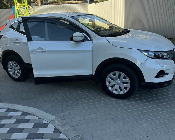 Белый Ниссан Кашкай, объемом двигателя 1.6 л и пробегом 102 тыс. км за 19600 $, фото 10 на Automoto.ua