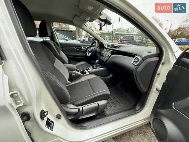 Білий Ніссан Кашкай, об'ємом двигуна 1.6 л та пробігом 75 тис. км за 19500 $, фото 20 на Automoto.ua