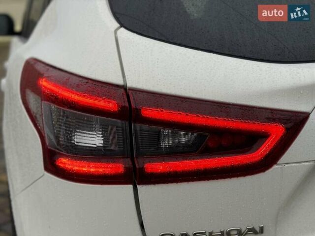 Білий Ніссан Кашкай, об'ємом двигуна 1.6 л та пробігом 102 тис. км за 19900 $, фото 9 на Automoto.ua