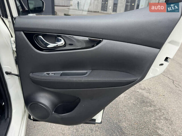 Белый Ниссан Кашкай, объемом двигателя 1.6 л и пробегом 47 тыс. км за 19999 $, фото 12 на Automoto.ua