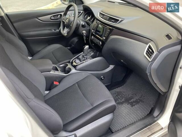 Ниссан Кашкай 2020 в Харькове на Automoto.ua Белый Ниссан Кашкай, объемом двигателя 1.6 л и пробегом 37 тыс. км за 19499 $, фото 39 на Automoto.ua