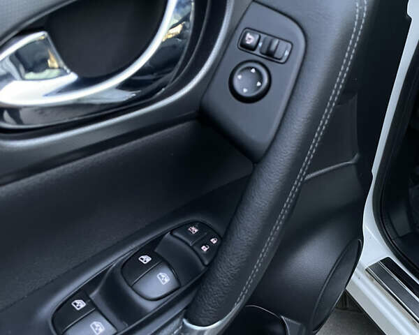 Белый Ниссан Кашкай, объемом двигателя 2 л и пробегом 64 тыс. км за 21500 $, фото 9 на Automoto.ua