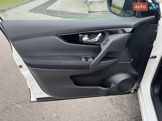 Белый Ниссан Кашкай, объемом двигателя 1.6 л и пробегом 47 тыс. км за 19999 $, фото 18 на Automoto.ua