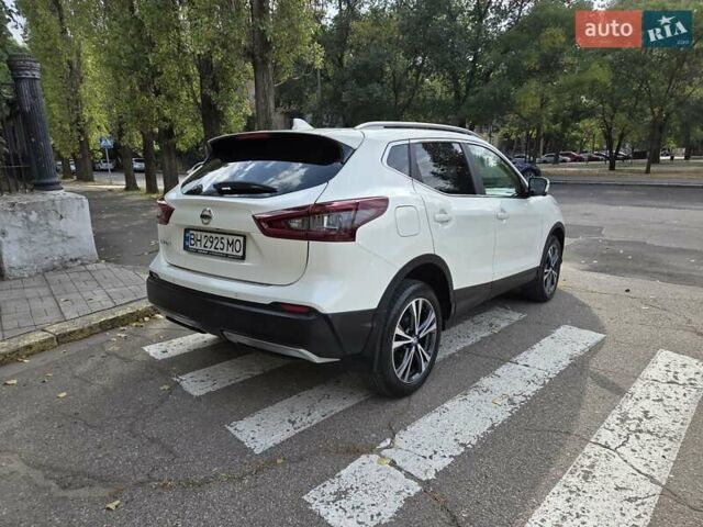 Белый Ниссан Кашкай, объемом двигателя 2 л и пробегом 68 тыс. км за 21000 $, фото 3 на Automoto.ua