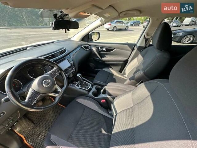Белый Ниссан Кашкай, объемом двигателя 1.2 л и пробегом 48 тыс. км за 18000 $, фото 37 на Automoto.ua