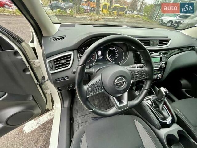 Білий Ніссан Кашкай, об'ємом двигуна 1.6 л та пробігом 75 тис. км за 19500 $, фото 14 на Automoto.ua