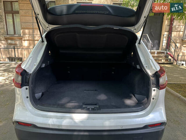 Білий Ніссан Кашкай, об'ємом двигуна 1.6 л та пробігом 140 тис. км за 21500 $, фото 4 на Automoto.ua