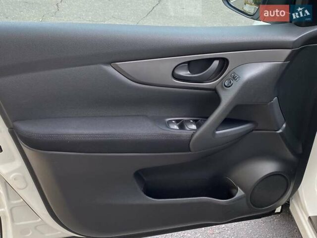 Ниссан Кашкай 2020 в Харькове на Automoto.ua Белый Ниссан Кашкай, объемом двигателя 1.6 л и пробегом 37 тыс. км за 19499 $, фото 18 на Automoto.ua