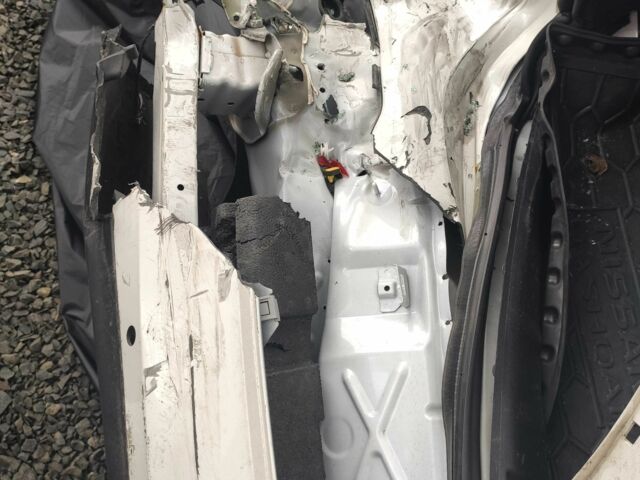 Белый Ниссан Кашкай, объемом двигателя 2 л и пробегом 47 тыс. км за 9000 $, фото 11 на Automoto.ua