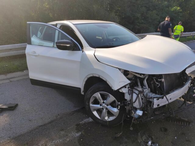 Белый Ниссан Кашкай, объемом двигателя 2 л и пробегом 47 тыс. км за 9000 $, фото 2 на Automoto.ua