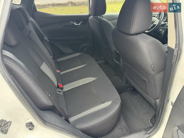 Белый Ниссан Кашкай, объемом двигателя 1.6 л и пробегом 47 тыс. км за 19999 $, фото 11 на Automoto.ua