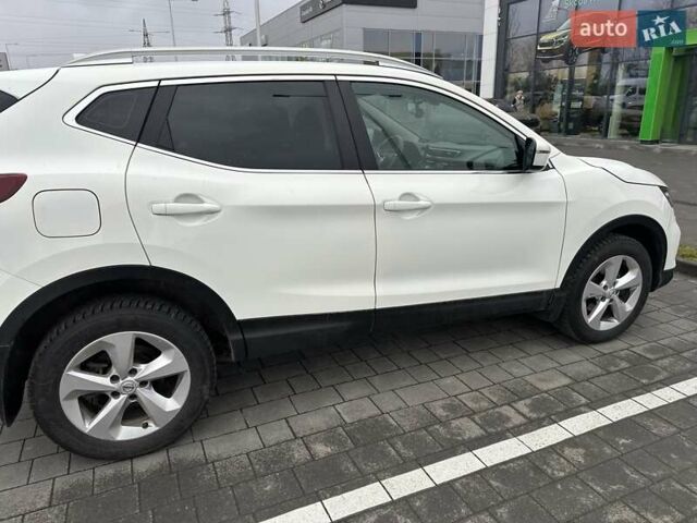 Белый Ниссан Кашкай, объемом двигателя 1.2 л и пробегом 50 тыс. км за 17200 $, фото 9 на Automoto.ua