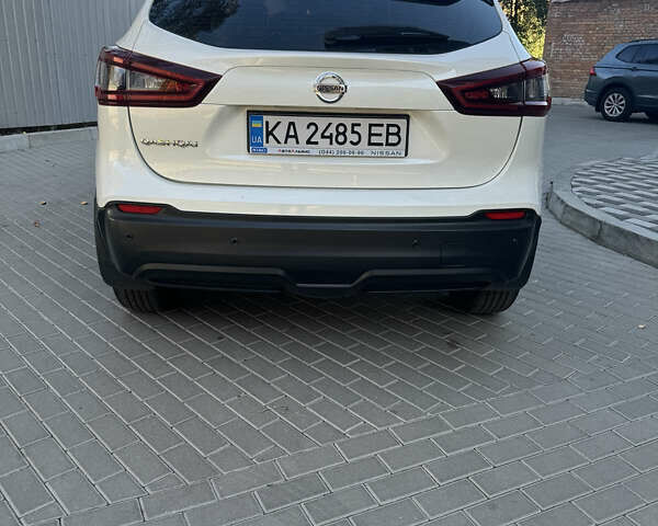 Белый Ниссан Кашкай, объемом двигателя 1.6 л и пробегом 102 тыс. км за 19600 $, фото 7 на Automoto.ua