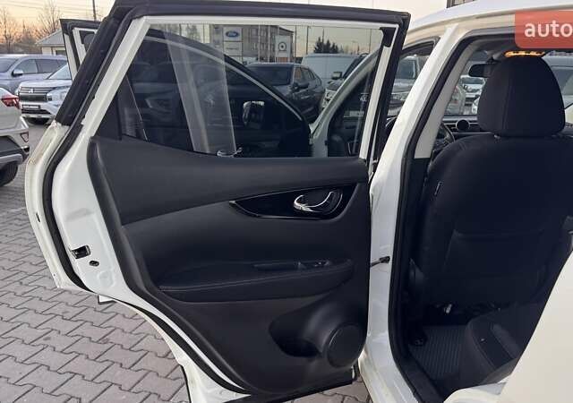 Білий Ніссан Кашкай, об'ємом двигуна 2 л та пробігом 37 тис. км за 18990 $, фото 17 на Automoto.ua