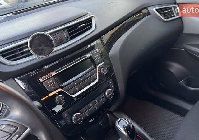 Білий Ніссан Кашкай, об'ємом двигуна 2 л та пробігом 37 тис. км за 18990 $, фото 10 на Automoto.ua