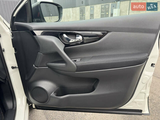 Белый Ниссан Кашкай, объемом двигателя 1.6 л и пробегом 47 тыс. км за 19999 $, фото 10 на Automoto.ua