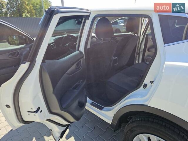 Белый Ниссан Кашкай, объемом двигателя 1.6 л и пробегом 101 тыс. км за 21000 $, фото 3 на Automoto.ua