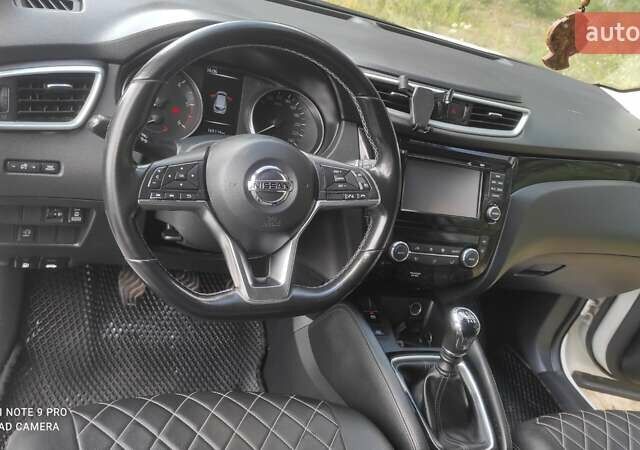 Белый Ниссан Кашкай, объемом двигателя 1.6 л и пробегом 169 тыс. км за 19900 $, фото 11 на Automoto.ua