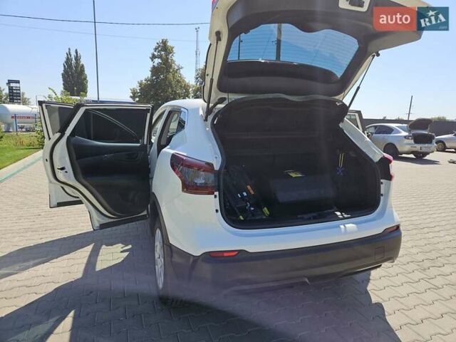 Белый Ниссан Кашкай, объемом двигателя 1.6 л и пробегом 101 тыс. км за 21000 $, фото 12 на Automoto.ua