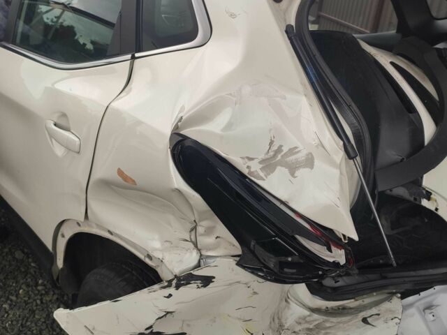 Белый Ниссан Кашкай, объемом двигателя 2 л и пробегом 47 тыс. км за 9000 $, фото 15 на Automoto.ua