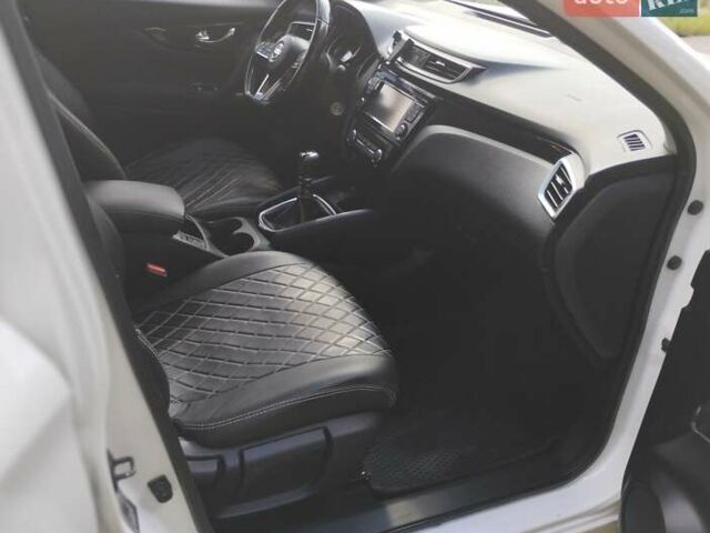 Белый Ниссан Кашкай, объемом двигателя 1.6 л и пробегом 169 тыс. км за 19900 $, фото 9 на Automoto.ua